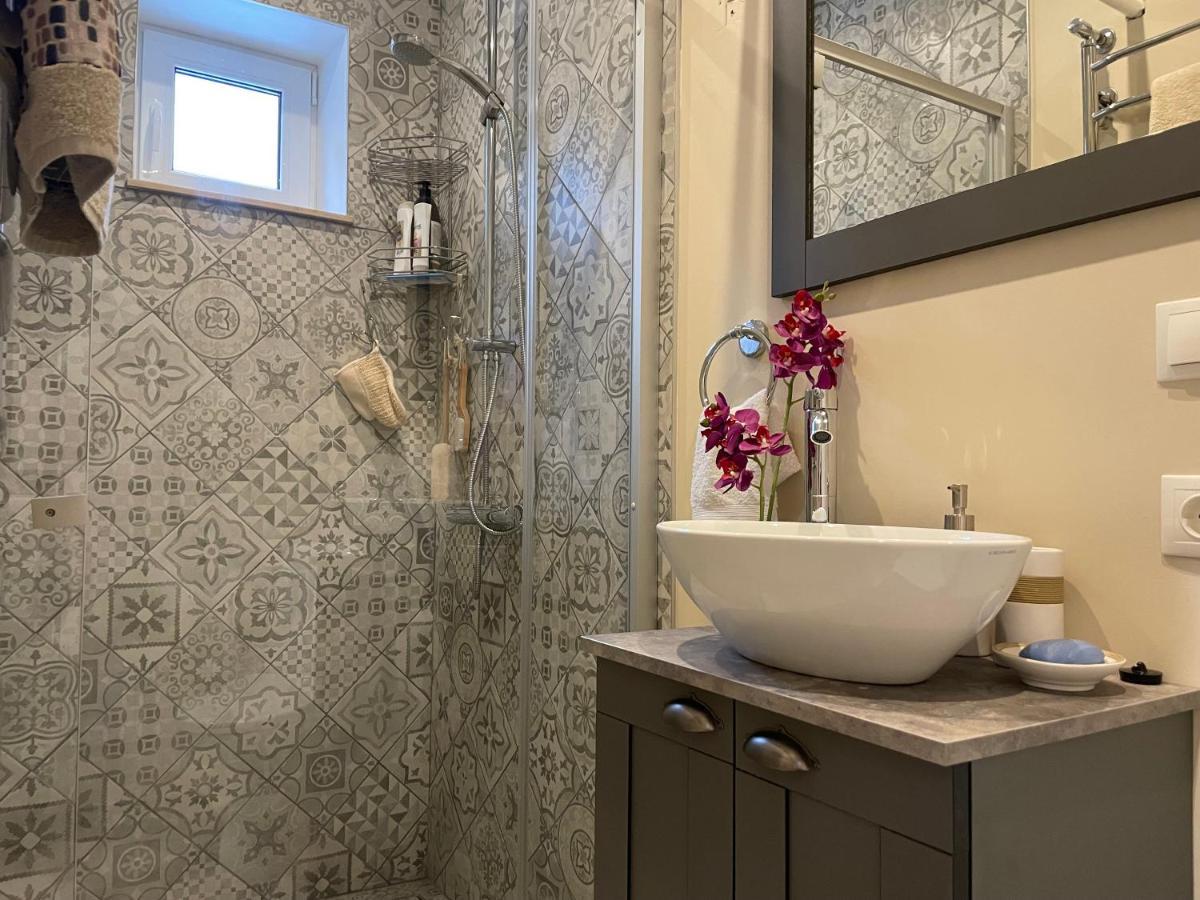 Pristine 1Br Apt In City Center W/ Patio And Parking Рига Екстериор снимка